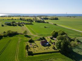 precis intill Ombergs golfbana, nära till Vättern, stora Lund och Hästholmen，位于Ödeshög的酒店