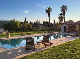 "MAS TRAMONTANE "chambres d'hôtes et studio avec piscine dans parc arboré