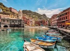 Cinque Terre House with Breakfast andoptional access to Pool, Jacuzzi & Sauna