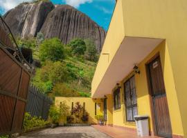 Hermosa casa de campo en GUATAPÉ，位于瓜塔佩的酒店