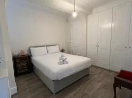 2 Bed APT In Croydon Perfect For Weekly Stays