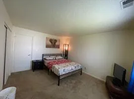 Private Room Oasis Ideal for Travelers & Workers