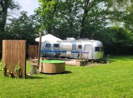 Glamping aan de Maas，位于凯瑟尔的豪华帐篷营地