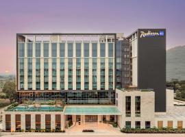 Radisson Blu Hotel & Spa, Nashik，位于纳西克的Spa酒店