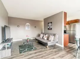 Spacious 2BR Apt - Near DT Hamilton