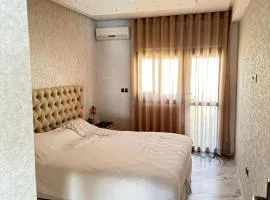 Chambre à Agdal Rabat dans un appartement partagé -king bed-