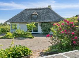Cozy Farmhouse With Fantastic Surroundings,，位于Farsø的乡村别墅