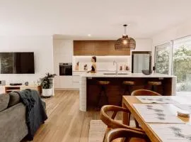 Seaside Escape on 'Tanah'