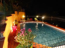 Gite Chez Rosalie，位于Grazac的酒店