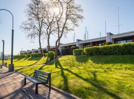 斯米蒂尼游艇俱乐部酒店，位于克莱佩达的酒店