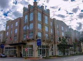 萨凡纳历史区江山旅馆&套房酒店，位于萨凡纳Historic Savannah的酒店