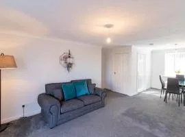 9 Reef House · Marina sea view living at its best -Free Parking Pass the keys