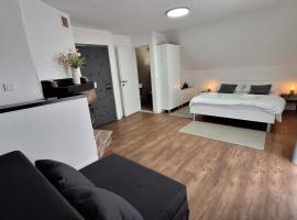 Apartments & rooms Velebit，位于Lovinac的酒店