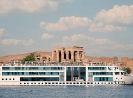 Cleopatra Nile Cruise Aswan to Luxor 3 Night，位于阿斯旺的酒店