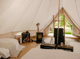 Falkeröd - Lyxig glamping i naturreservat ink frukost，位于格雷伯斯塔德的酒店