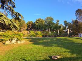 Domaine de Chantesse, Seminaires et accueil de groupes，位于Les Veyrières的酒店