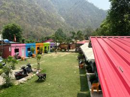 The FnF Resort & Camping - Rishikehs，位于瑞诗凯诗的酒店