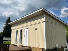 Tiny house with shared pool, max 4 people，位于Heberg的酒店