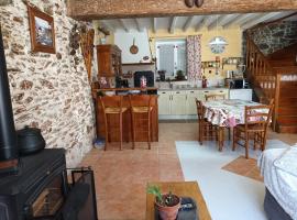 Maison de village à la montagne，位于Fos的酒店