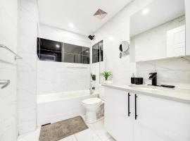 Glamorous 2-Bedroom Condo in Downtown Montreal 206，位于蒙特利尔的酒店