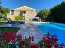 Studio avec terrasse privative et piscine