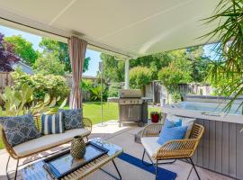 Elegant Antioch Home Less Than 5 Mi to San Joaquin River!，位于安条克的酒店