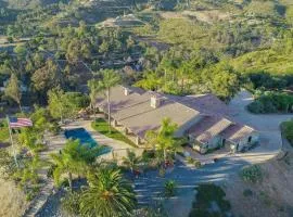 Gorgeous Private Estate with Pool & Pickleball Court