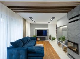 Luksusowy dom z basenem blisko Energylandii, Krakowa i Oświęcimia，位于切比尼亚的酒店