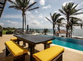 Super Private Beachfront 3BR Villa with Infinity Pool Andromeda Pedasi，位于佩达西镇的木屋