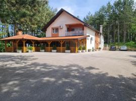 Villa Hukic，位于图兹拉的酒店