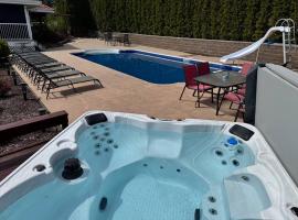 Heated pool, hot tub, 4 AC lake view bedrooms，位于西基隆拿的酒店