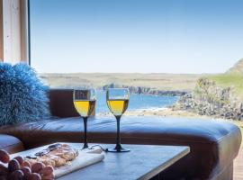 Luxury cottage - in amazing surroundings，位于Sandur的酒店