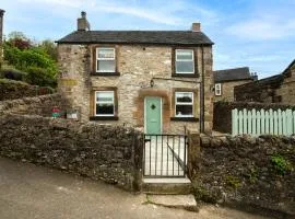 Whimsical Wonderland Cottage Retreat near Peak District