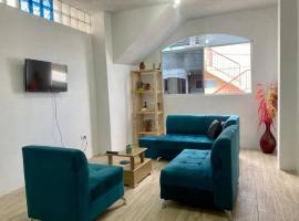 Departamento completo en San Cristóbal，位于圣克里斯托瓦尔的酒店