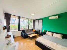 Terra Homestay - Big Balcony with elevator - 150m to Hoan Kiem Lake