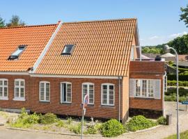 2 Bedroom Beautiful Home In Rudkøbing，位于鲁德克丙的酒店