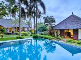 Damian 4 BR Pool Villa Garden JU24