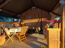 Mecca Club，位于伊斯基泰拉的酒店