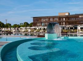 Lino delle Fate Eco Resort，位于比比翁的带按摩浴缸的酒店