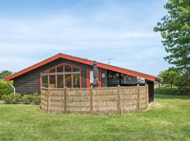 Cozy Home In Juelsminde With Wifi，位于尤尔斯明讷的酒店