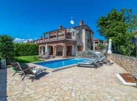 Amazing Home In Cabrunici With Heated Swimming Pool