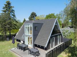 Beautiful Home In Rudkøbing With Wifi，位于斯波斯比约的酒店
