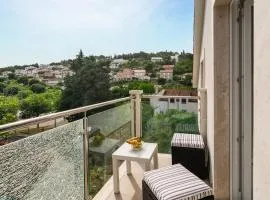 Amazing Apartment In Sutivan With Wifi