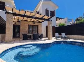 Villa Nausicaa private pool & hot tub, Aphrodite Hills Golf Resort