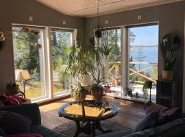 Björkö Hus，位于Emkarby的酒店