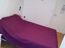 Au Cinq Pouss，位于Beauvais-sur-Matha的酒店
