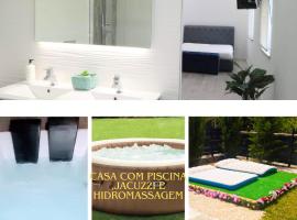 Casa com Piscina e Hidromassagem e Kids Zone，位于内拉什的带按摩浴缸的酒店