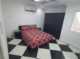 Fully Furnished bedroom with shared bathroom in a villa sharjah，位于沙迦的酒店