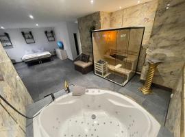 Suite Julius Cesar mit Private Sauna & Whirlpool，位于柏林的酒店