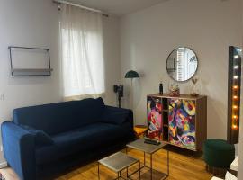 Charmante maison de ville avec jardin，位于小克维伊的酒店